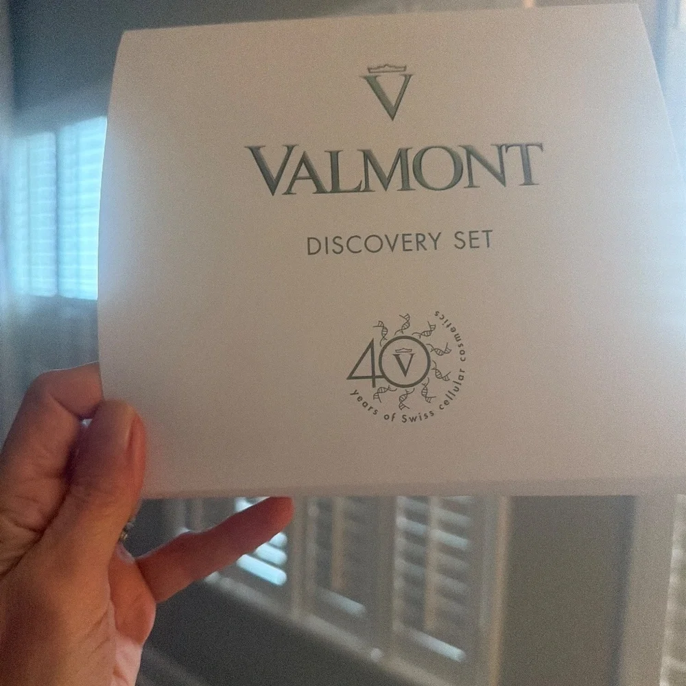 NWT Valmont skincare doscovery set